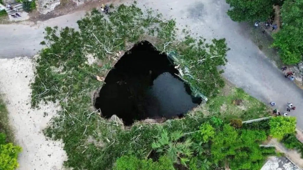 La profecía maya tras el socavón que dejó al descubierto un cenote en Xocén