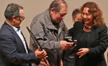 Condecoran a Guillermo Ceniceros, pintor duranguense, con medalla Bellas Artes