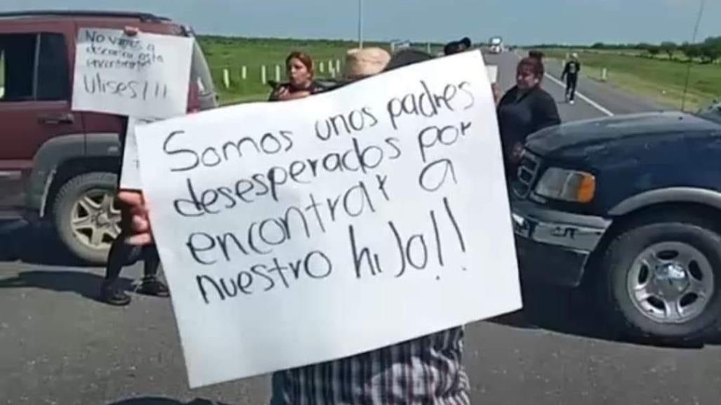 Familia que busca a su hijo desaparecido, bloquea carretera Zaragoza Victoria