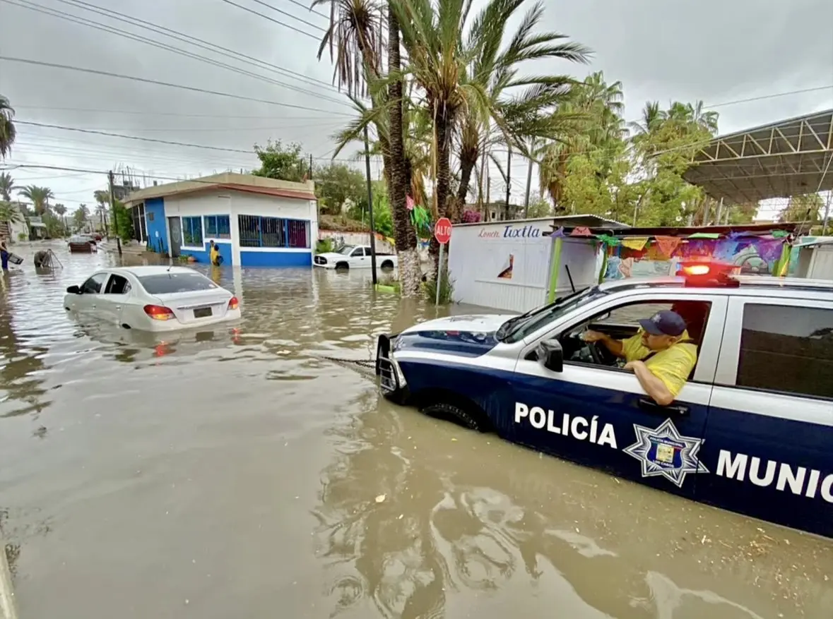 Pacientes y usuarios del Hospital del IMSS Nº6 sufren los estragos de las lluvias de Fabio. Foto cortesía por Oficial de la Policía Municipal