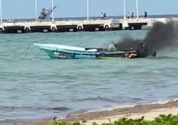 Pescadores de Telchac Puerto queman dos lanchas de pulperos foráneos