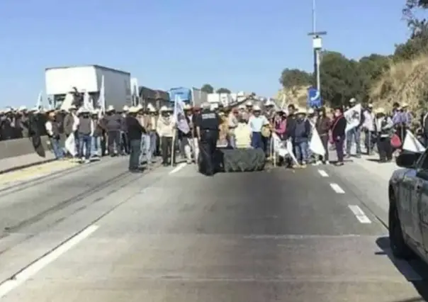 Más 30 horas de bloqueo y contando...no se mueven en la México-Puebla (VIDEO)