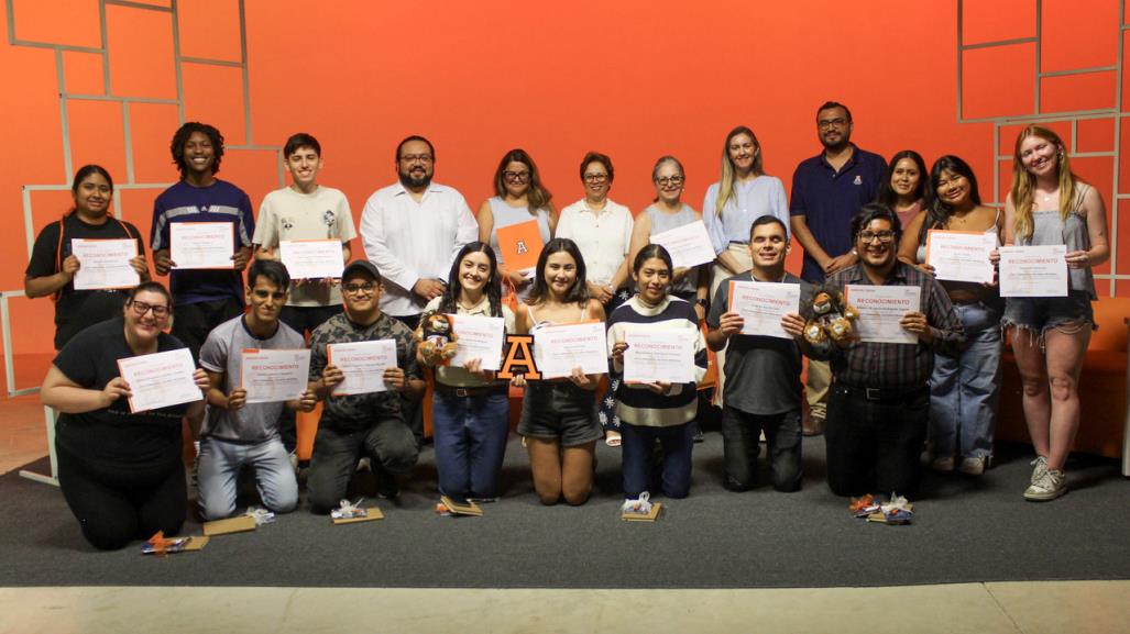 Estudiantes comparten experiencias en el Collaborative Journalism Workshop