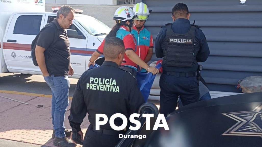 Muere recostado en una céntrica parada de autobús