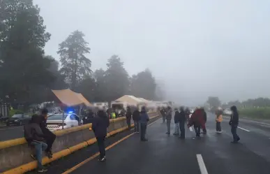 Continúan bloqueos en la autopista México-Puebla, se cumplen 20 horas