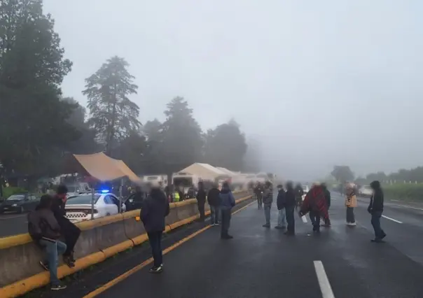 Continúan bloqueos en la autopista México-Puebla, se cumplen 20 horas