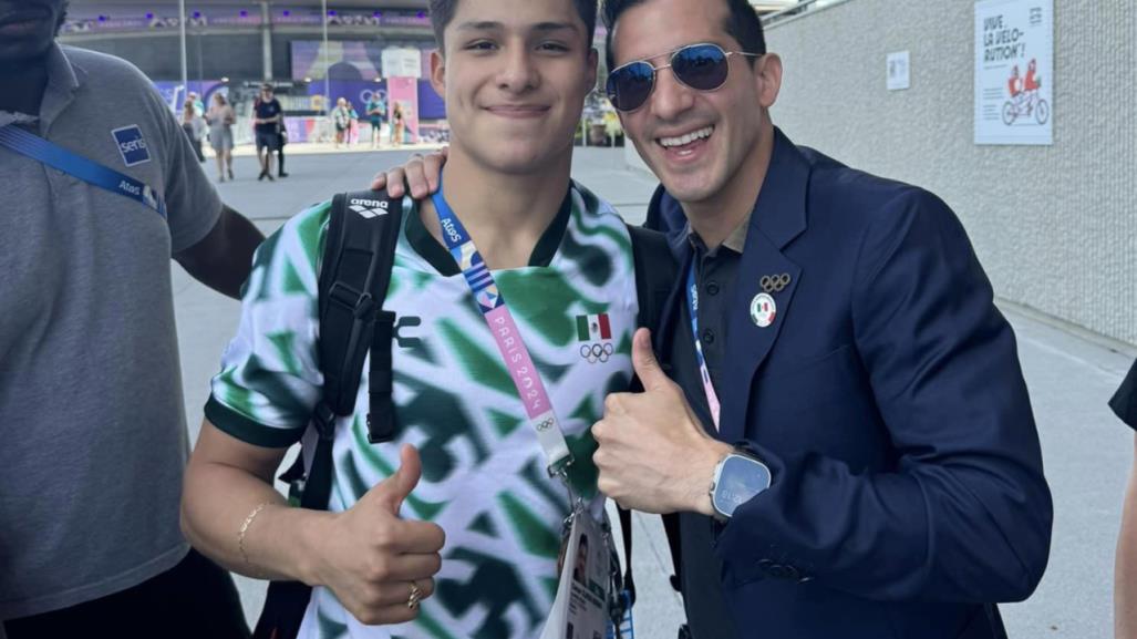 Rommel Pacheco apoya a clavadistas en  la Olimpiada de París