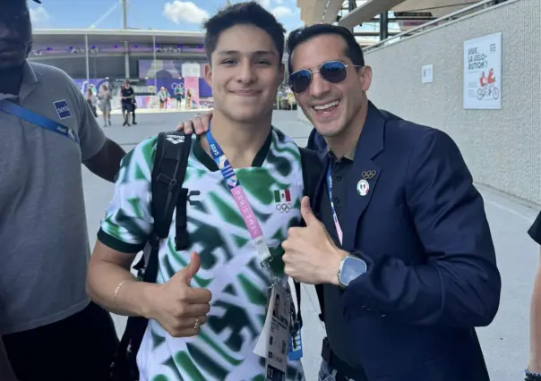 Rommel Pacheco apoya a clavadistas en  la Olimpiada de París