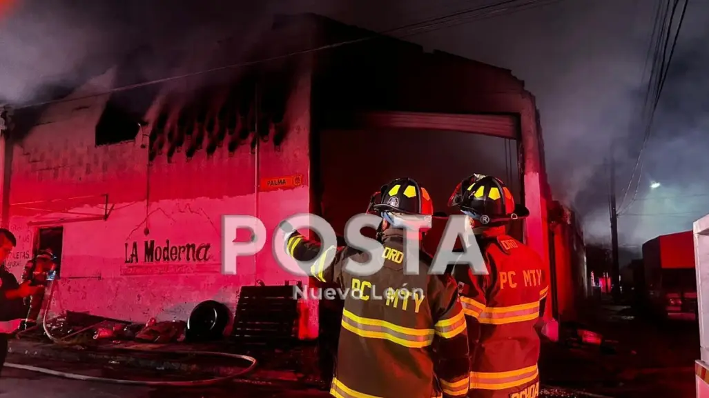 Incendio consume bodega en la colonia Moderna