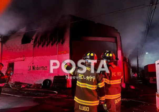 Incendio consume bodega en la colonia Moderna