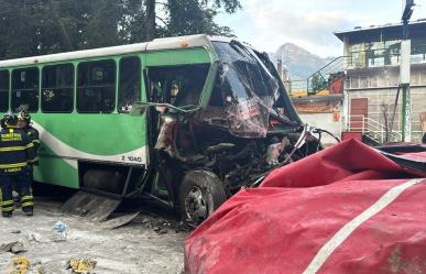 20 heridos tras choque de transporte público contra tráiler en Tlalpan