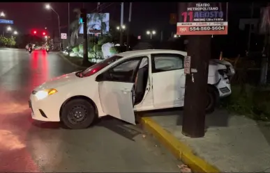 Tren destroza auto tras imprudencia de mujer en Ciudad Madero