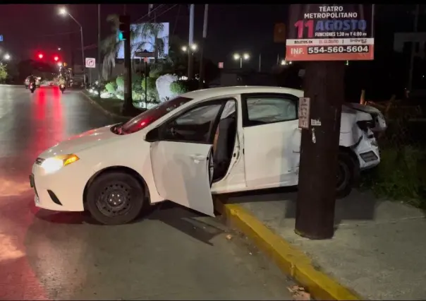 Tren destroza auto tras imprudencia de mujer en Ciudad Madero