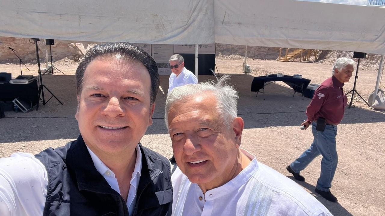 Esteban Villegas junto al presidente Andrés Manuel López Obrador. Foto: Facebook Esteban Villegas Villarreal.