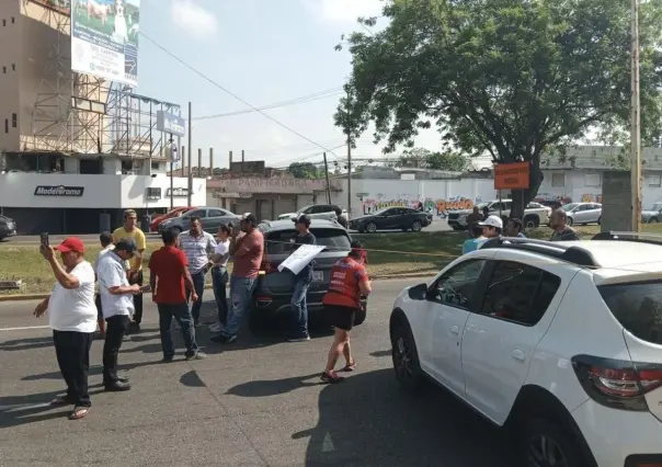 Bloqueo por falta de agua provoca severo caos vial en Villahermosa, Tabasco
