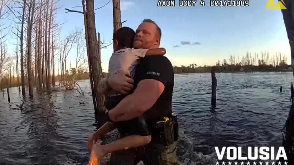 ¡Todo un héroe! Agente salva a niño autista de morir ahogado en Florida (VIDEO)