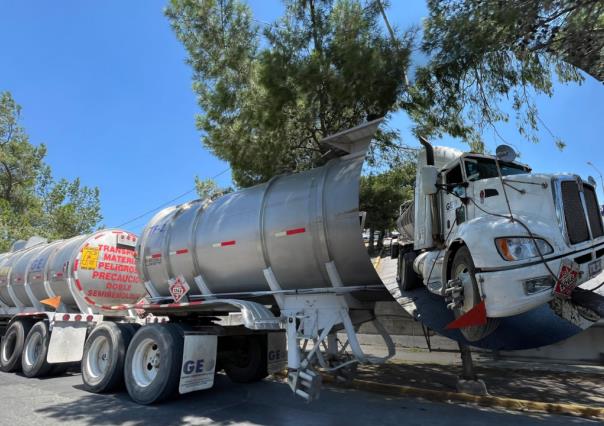 Aseguran cargamento de combustible ilegal en la carretera Torreón-Saltillo 