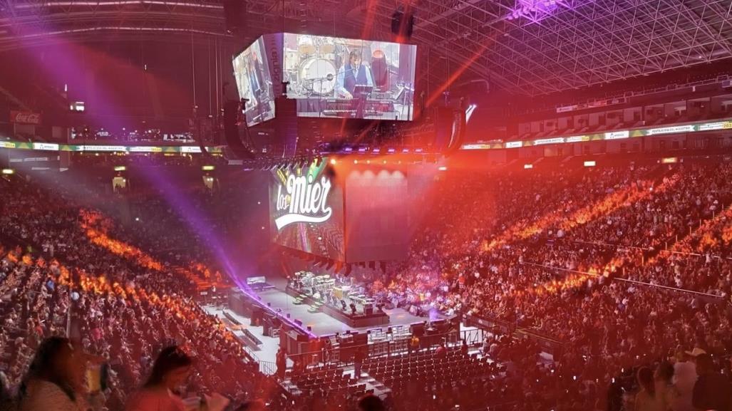 Ameniza Los Mier y Banda MS a maestros de Apodaca