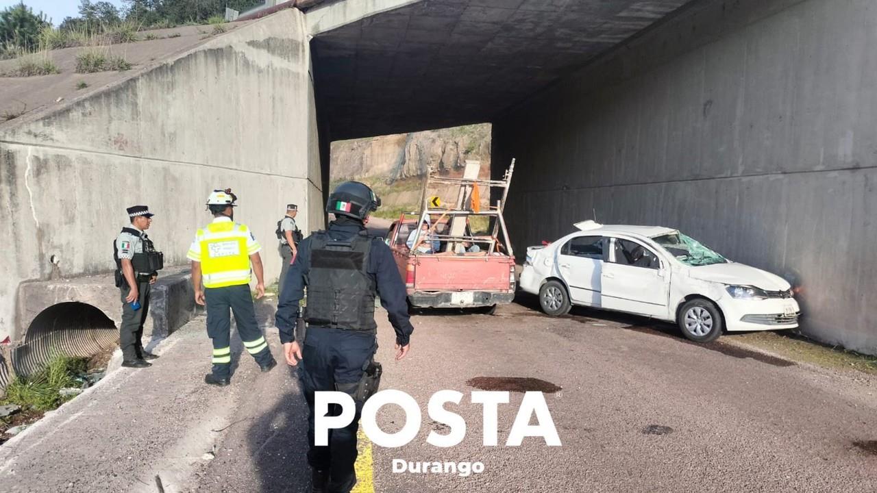 Adolescente originaria de Oaxaca muere al volcar en Durango