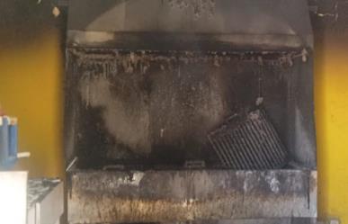 Suciedad en la campana provoca incendio en local de pollos en el Real Victoria I