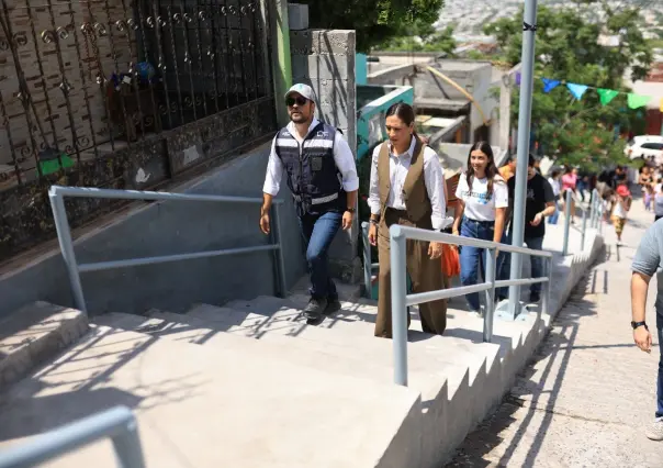 Instalan escalinatas en parte alta de la colonia la CROC