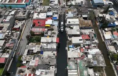 Avanza limpieza tras inundaciones en Chalco