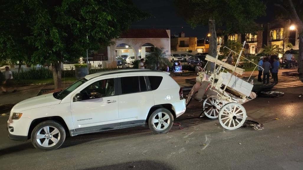 Calesa queda destrozada tras ser chocada por un auto en Paseo de Montejo