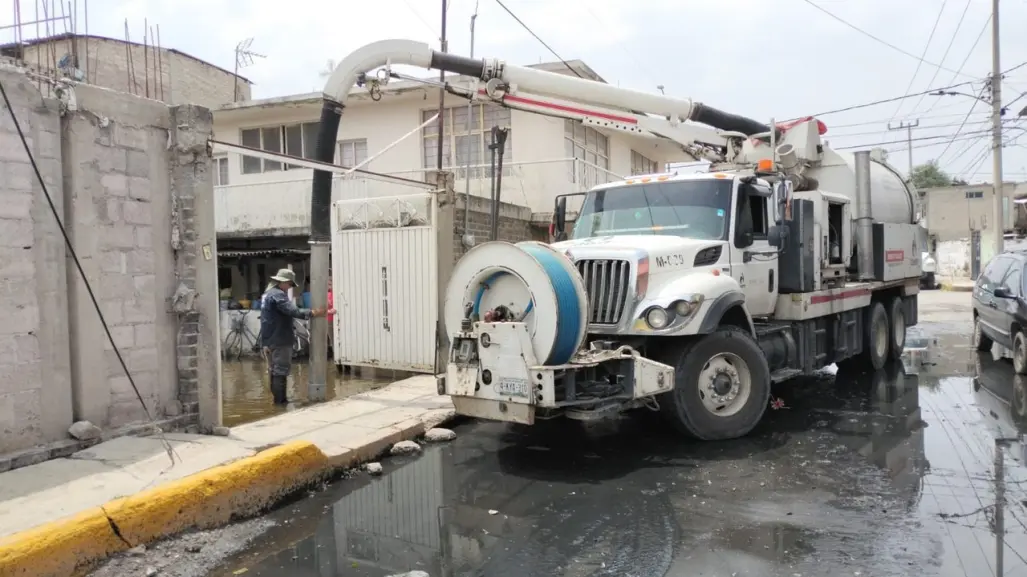 ¡Inundaciones no cesan! Continúa limpieza y brigadas médicas en Chalco