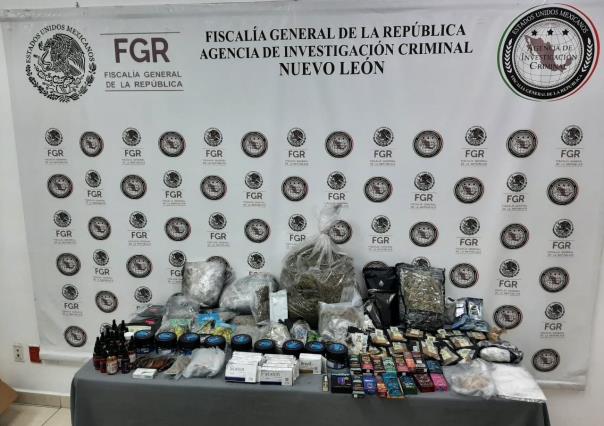 Aseguran drogas en paquetería de Santa Catarina