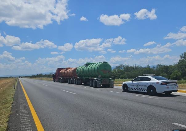 Guardia Nacional detiene a dos personas con 70 mil litros de gasolina en Nuevo León