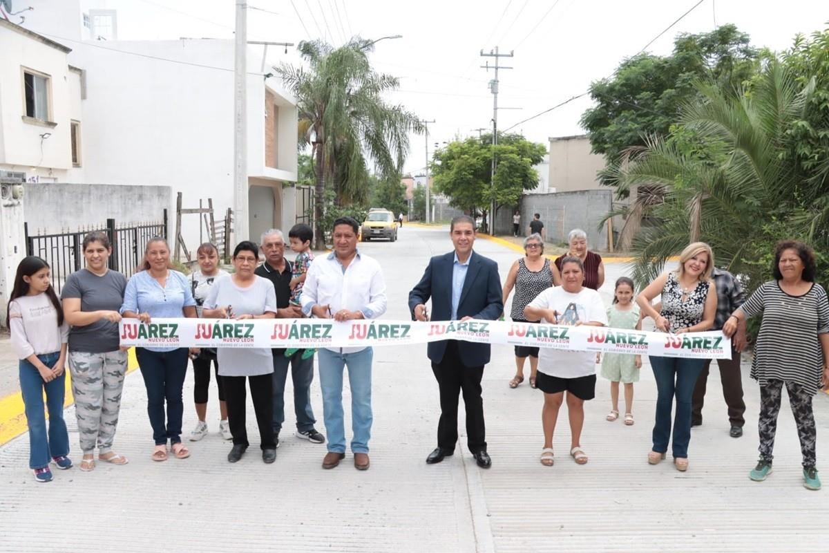 Inaugura Francisco Treviño pavimentación hidráulica en la colonia Los Cometas