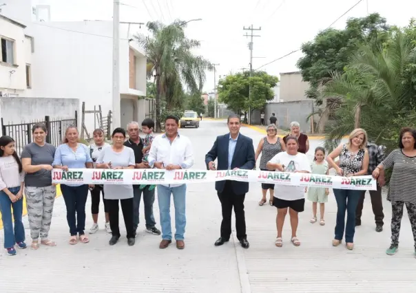 Inaugura Francisco Treviño pavimentación hidráulica en la colonia Los Cometas
