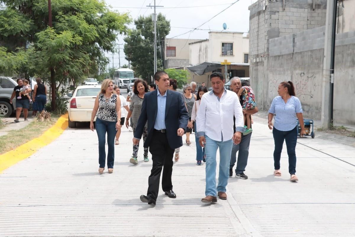 Inaugura Francisco Treviño pavimentación hidráulica en la colonia Los Cometas