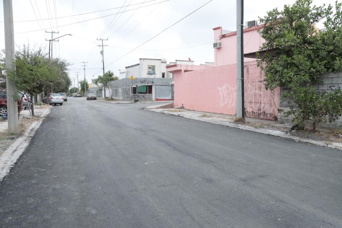 Inaugura Francisco Treviño pavimentación hidráulica en la colonia Los Cometas