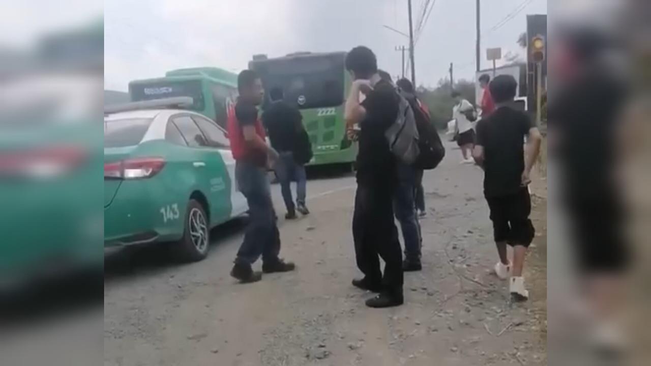 Chofer abandona a pasajeros en García. Foto. Captura de Imagen