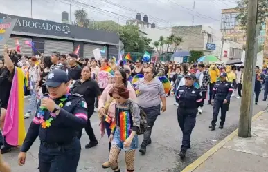 Marchan por el orgullo y los derechos de la comunidad  LGBTTTIQ+ en Toluca