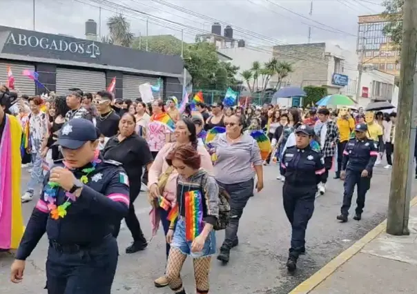 Marchan por el orgullo y los derechos de la comunidad  LGBTTTIQ+ en Toluca