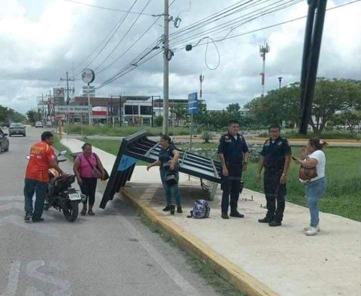 Colapsa paradero del Va y Ven en Mérida: Un usuario resulta lesionado