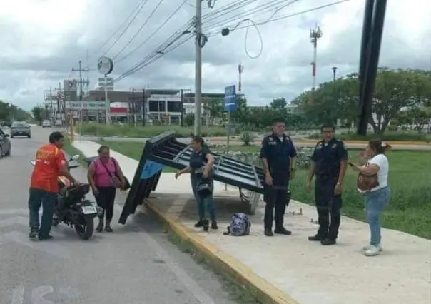 Colapsa paradero del Va y Ven en Mérida: Un usuario resulta lesionado