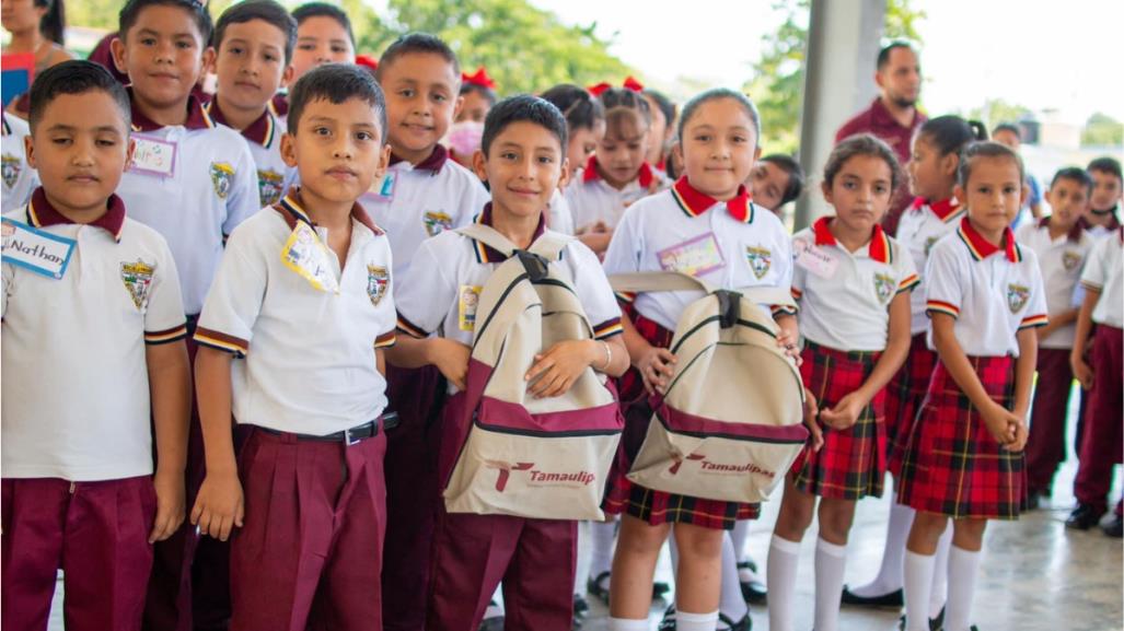 Recibirán estudiantes tamaulipecos útiles y uniformes escolares