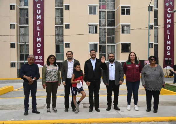 Batres entrega unidad habitacional en Iztapalapa para damnificados de sismo 2017