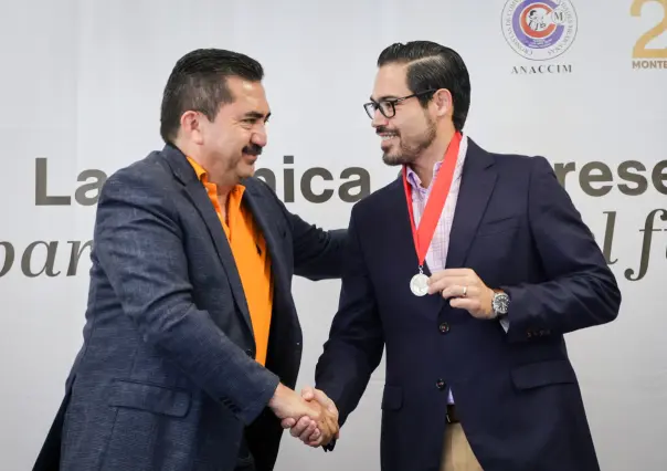 David de la Peña recibe Presea Israel Cavazos Garza