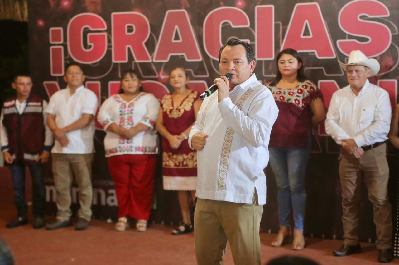 El político sigue su gira de agradecimiento por Calotmul y Espita Foto: Cortesía