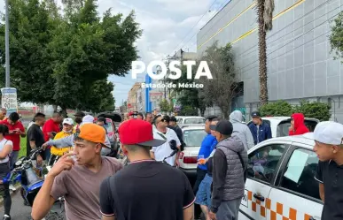 ¿Quieren ir al gym? Taxistas bloquean por cierre de gimnasio en Ecatepec (VIDEO)