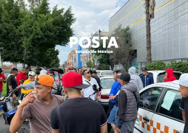 ¿Quieren ir al gym? Taxistas bloquean por cierre de gimnasio en Ecatepec (VIDEO)