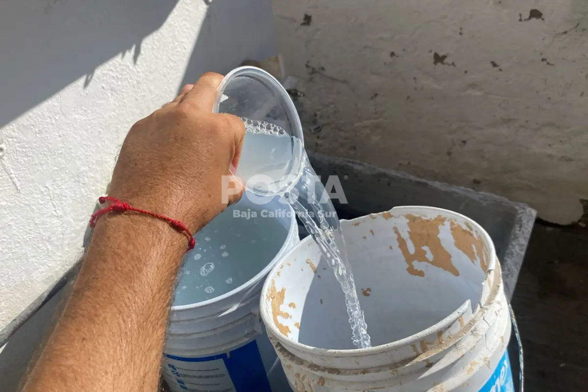 puedes instalar sistemas de captación de agua pluvial para promover su recolección y reutilización en tu hogar. Foto por Alberto Cota de Posta BCS