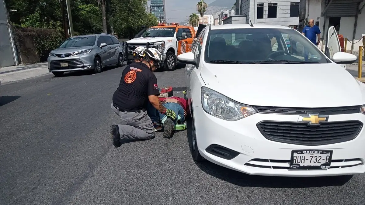 Choque deja un motociclista lesionado en la colonia Obispado