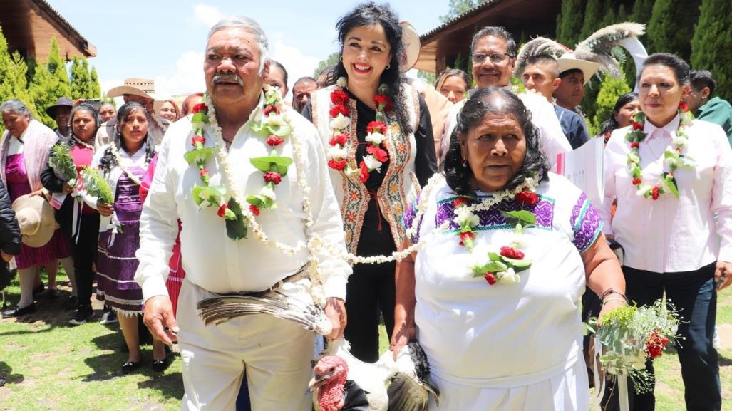 ¡Dan el sí! 27 parejas mazahuas se prometen siya en San Felipe del Progreso