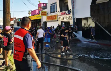 Tras las lluvias, ciudadanos de Los Cabos limpian zonas turísticas y comerciales