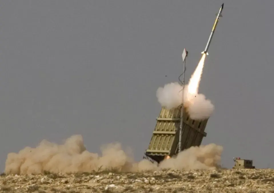 Lanzamiento de misiles desde la frontera de Irán hacía Israel. Foto: Euronews.com.